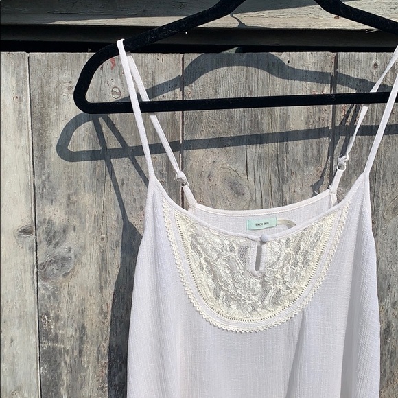 KIMCHI BLUE | White Lace & Ruffle Tank - Picture 2 of 14
